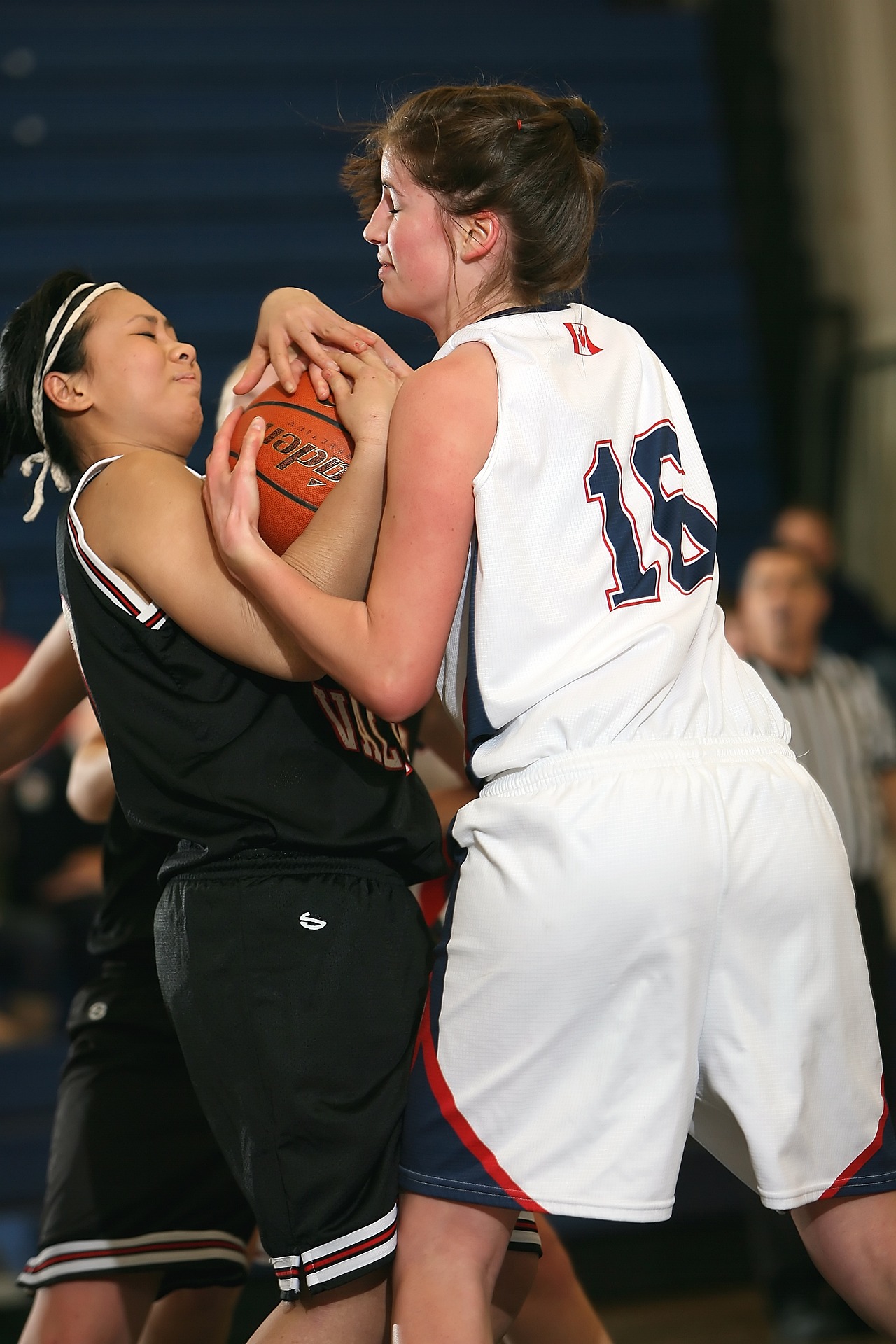 women playing basketball